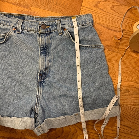 Vintage Levi jean shorts - Picture 6 of 6